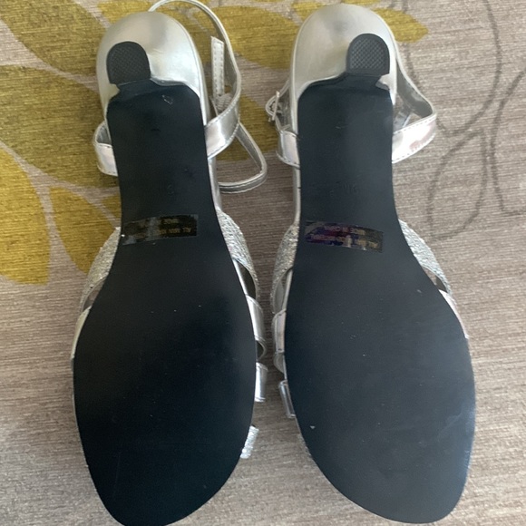 Touch Ups Sandals by Benjamin Walk - Picture 4 of 8